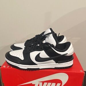 Nike Dunk Low Twist in Black and White